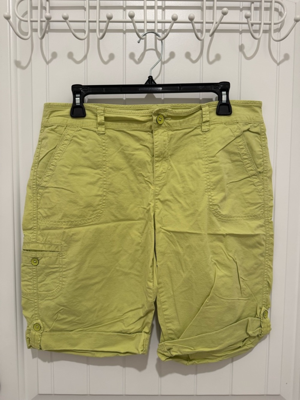 Ann Taylor LOFT Lime Green Women’s Flat Front Shorts Sz 10